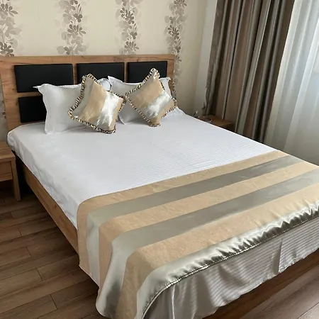 Luxury & Cosy - Infinit Апартаменти *